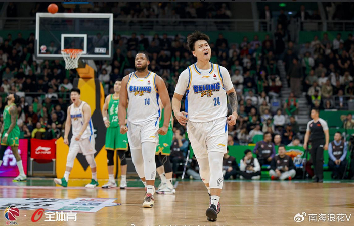 北京队15分逆转取胜 球迷却给未上场杰曼开会