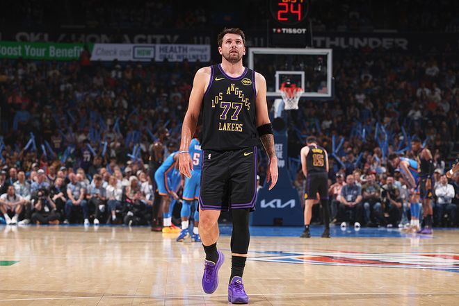 东契奇第三节疑似腿筋受伤 或影响赛季MVP资格