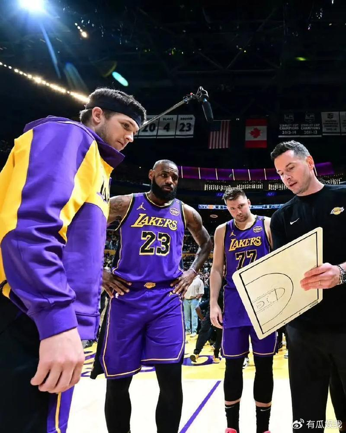 湖人双核伤退赛季告急，季后赛前景堪忧