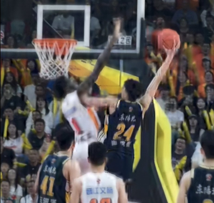 广东男篮常规赛收官战遭福建翻盘 杜锋被质疑打